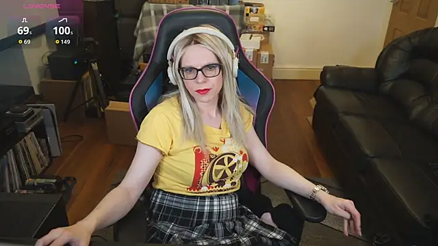 Snapshot of KelseyCobalt chatting on October 18, 9:40 pm KelseyCobalt online show from October 18, 9:40 pm