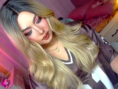 HOTnWILDalice online show from April 18, 2:35 am