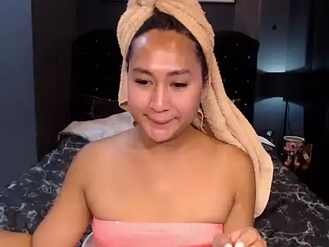 HOTTESTCANDYTS online show from April 18, 9:33 am