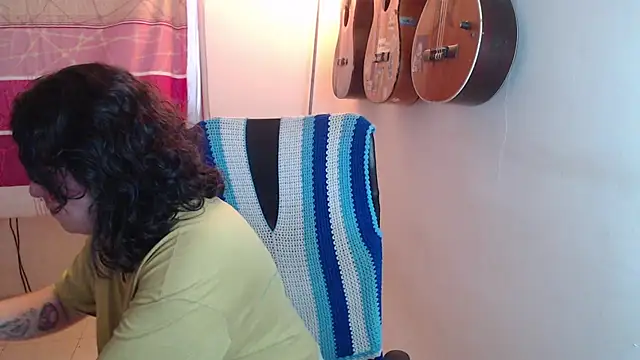Snapshot of Smoke_trip_Alicia chatting on October 19, 4:05 am Smoke trip Alicia online show from October 19, 4:05 am