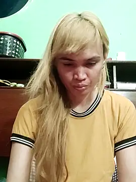 QueenSoreal online show from June 3, 4:11 pm