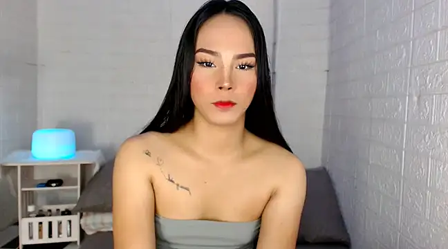 Snapshot of urnaughtydolly69 chatting on February 15, 8:44 am urnaughtydolly69 online show from February 15, 8:44 am