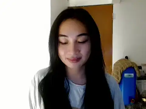 Snapshot of SweetLilly_18 chatting on January 7, 2:16 pm SweetLilly 18 online show from January 7, 2:16 pm
