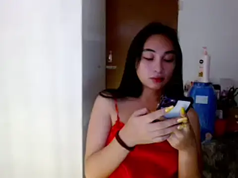 Snapshot of SweetLilly_18 chatting on January 25, 11:57 am SweetLilly 18 online show from January 25, 11:57 am