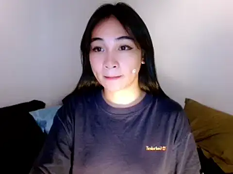 Snapshot of SweetLilly_18 chatting on March 5, 2:10 am SweetLilly 18 online show from March 5, 2:10 am