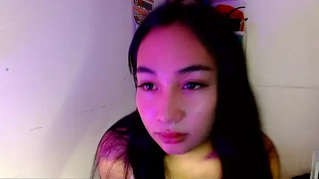 Snapshot of SweetLilly_18 chatting on September 13, 3:56 am SweetLilly 18 online show from September 13, 3:56 am
