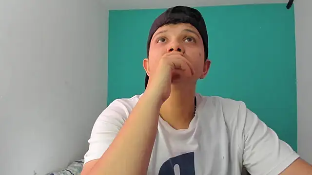 alex-queen- online show from November 1, 7:00 pm