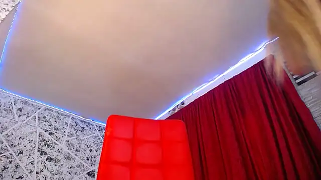 Snapshot of hornytsblonde chatting on October 13, 3:45 pm hornytsblonde online show from October 13, 3:45 pm