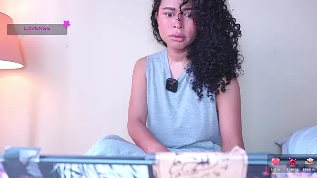 Snapshot of GabriSaenz chatting on October 15, 2:06 pm GabriSaenz online show from October 15, 2:06 pm