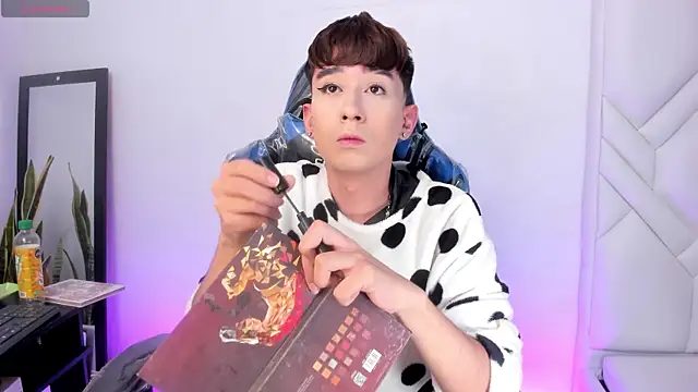 Chris boy  online show from January 6, 8:29 am