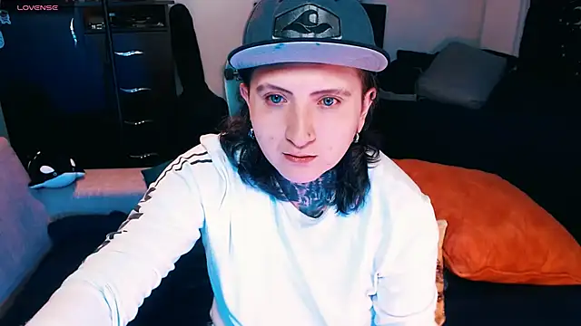 Snapshot of Marieblueeyes chatting on October 1, 2:23 am Marieblueeyes online show from October 1, 2:23 am