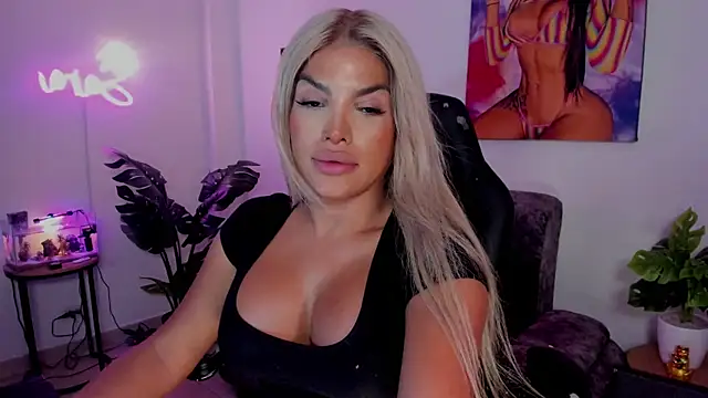 xLatinahotx online show from July 28, 5:02 pm