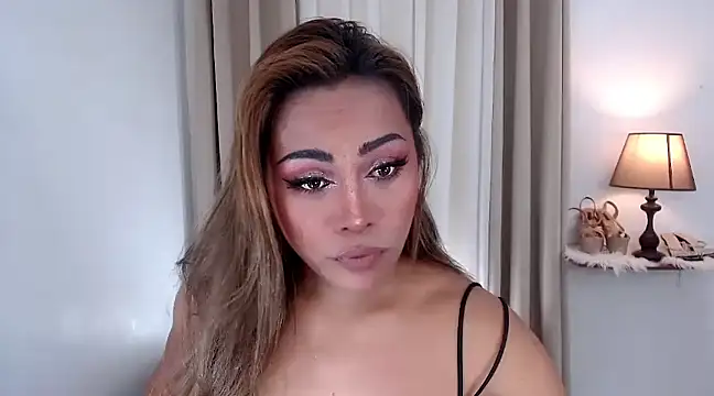 Snapshot of DreamLADYBOY chatting on January 29, 2:51 am DreamLADYBOY online show from January 29, 2:51 am