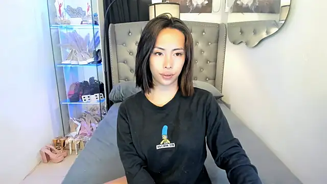 reighnempress online show from February 20, 1:23 am