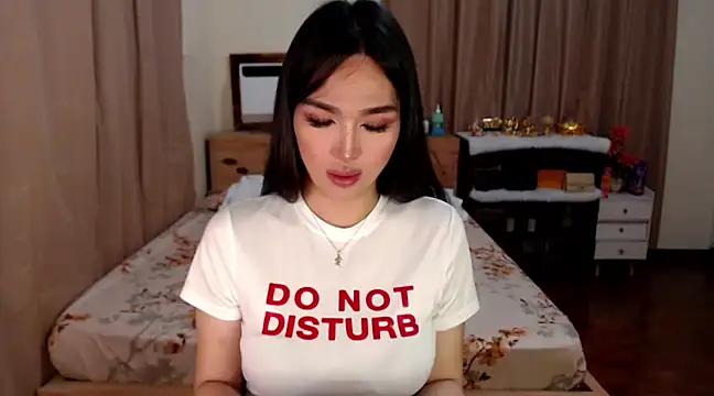 LoveMarieFoxxx online show from February 2, 7:04 pm