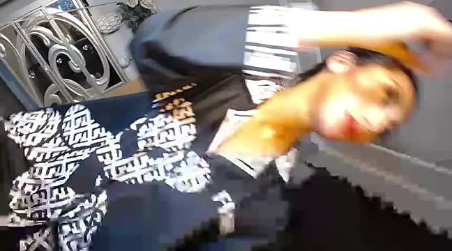 SpiffyFuchsia69 online show from December 8, 6:06 pm