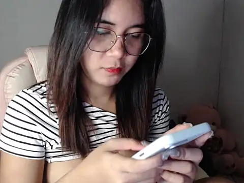 Snapshot of TransPetite1 chatting on October 15, 7:19 am TransPetite1 online show from October 15, 7:19 am