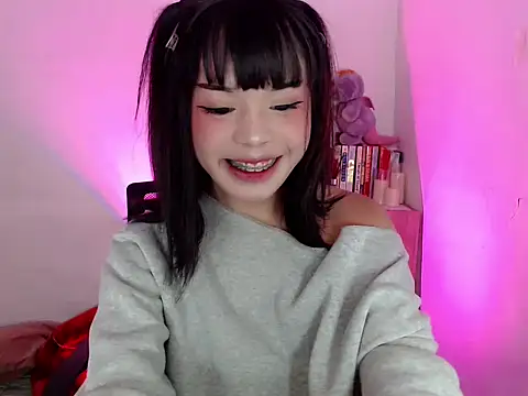 SweetCheska19 online show from May 3, 8:35 pm
