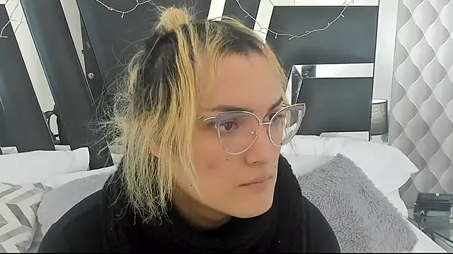 Snapshot of katya_kozlov chatting on February 14, 2:50 am katya kozlov online show from February 14, 2:50 am