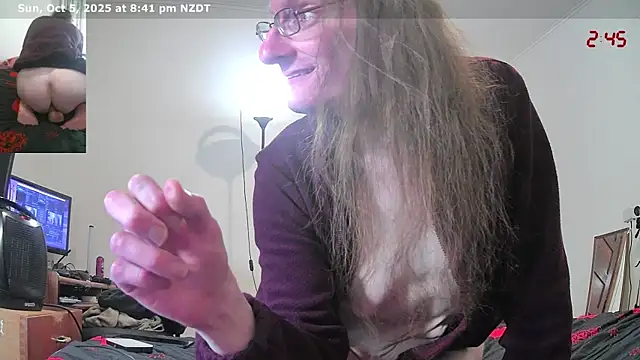 Snapshot of CDAdalyn chatting on October 5, 7:42 am CDAdalyn online show from October 5, 7:42 am