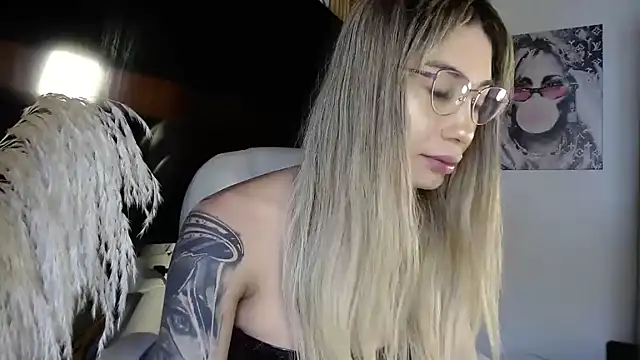 saraplayboy96 online show from October 28, 6:39 pm