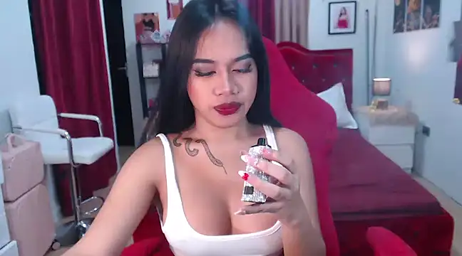 Snapshot of FrancineGarcia chatting on January 5, 12:58 am FrancineGarcia online show from January 5, 12:58 am