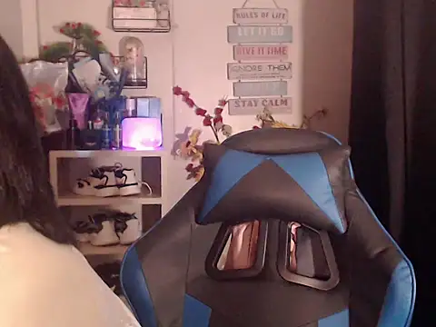 Lemonadexxx online show from April 13, 5:50 pm