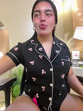 HotstuffCherrySummer online show from February 11, 7:02 am