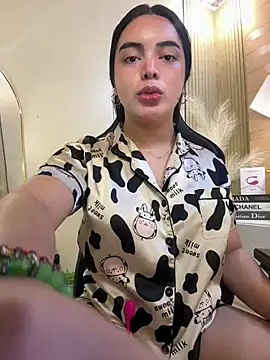 HotstuffCherrySummer online show from February 26, 6:15 am