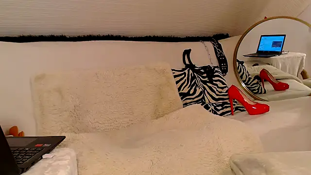 Michaela333 online show from April 18, 3:25 pm