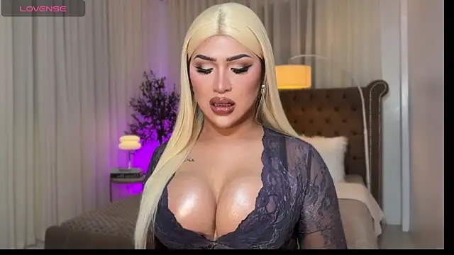 Your Majesty Tyra online show from November 15, 5:05 am