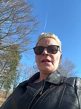 German Milf online show from March 18, 1:03 pm