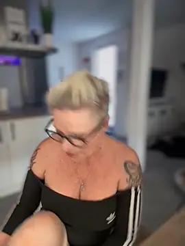 German Milf online show from October 14, 1:23 pm