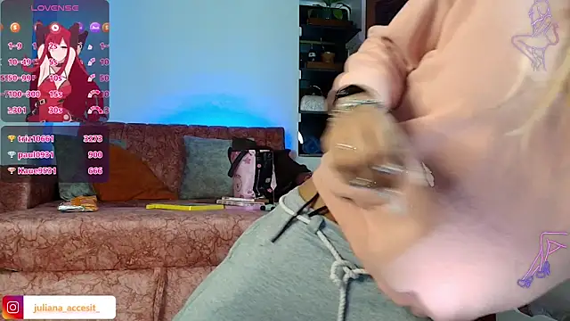 caroline cossei online show from February 14, 7:04 am