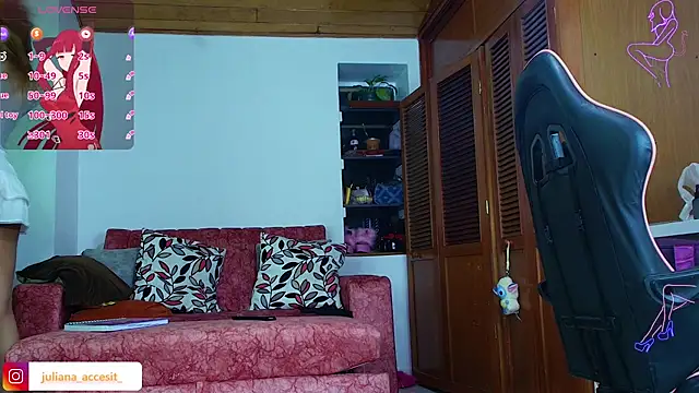 caroline cossei online show from February 19, 2:30 am