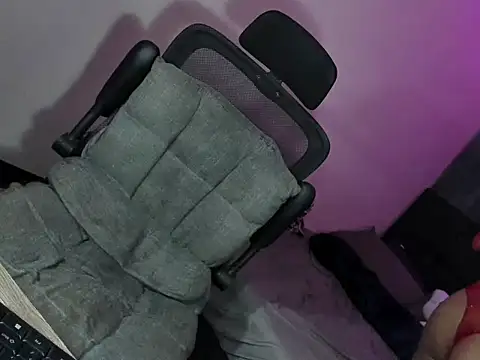 beatrice cums online show from April 4, 12:36 pm