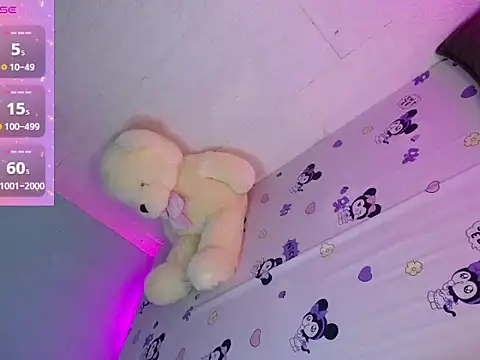 katie white online show from October 6, 1:00 pm