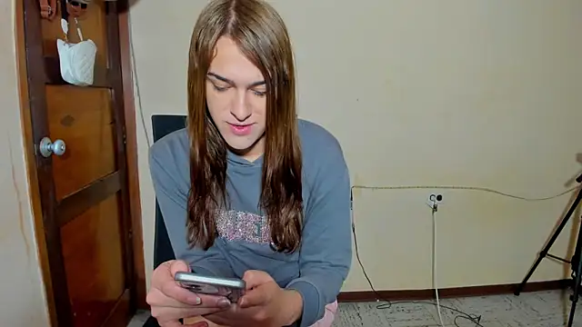 Snapshot of sweet1Girl chatting on October 13, 12:06 pm sweet1Girl online show from October 13, 12:06 pm