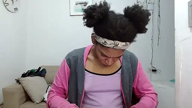 angelamarie1 online show from March 18, 11:53 am