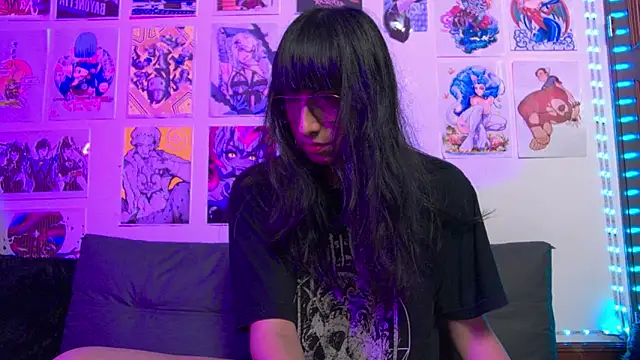 snowblack  online show from January 19, 6:43 pm