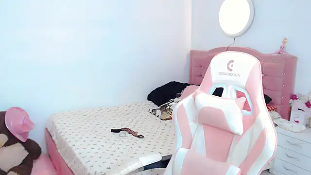 Tanedra collings online show from October 1, 3:40 am