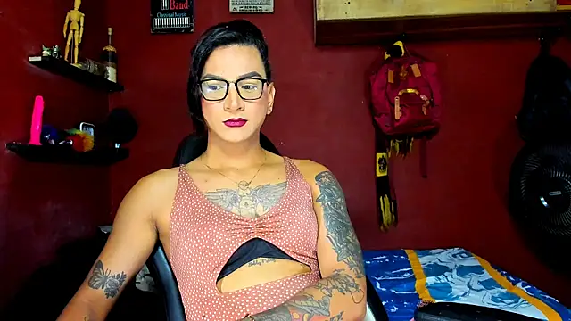 Snapshot of dariell_smokesexx chatting on October 18, 9:13 am dariell smokesexx online show from October 18, 9:13 am